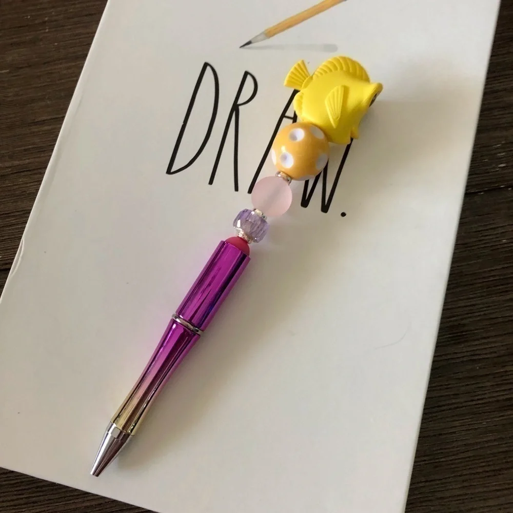 Disney Doorables: Finding Nemo: Bubbles handmade beaded pen